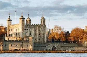 Best Royal Palaces Near the Tower of London for Day Trips