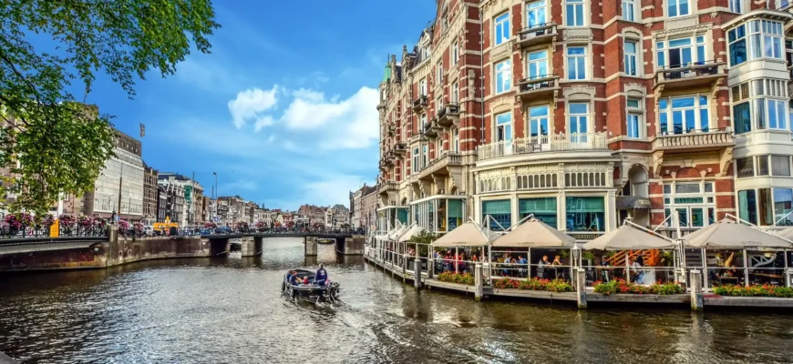 Experience the Romance of Amsterdam’s Canals: Plan Your Visit Today